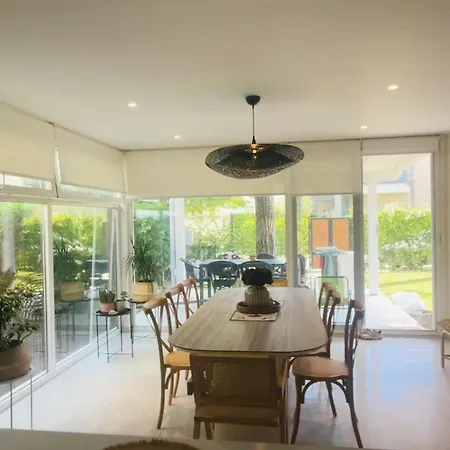 Debora, Lura 3 Gjiri I Lalezit Vakantiehuis