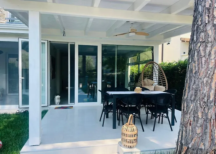 Debora, Lura 3 Gjiri I Lalezit