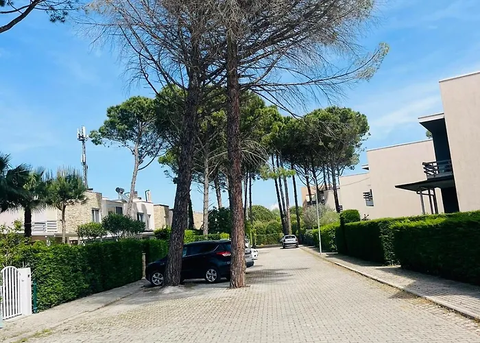 Debora, Lura 3 Gjiri I Lalezit 度假居 *