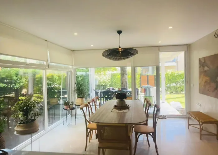 Debora, Lura 3 Gjiri I Lalezit 度假居