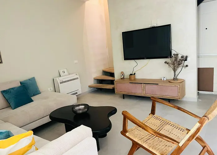 Debora, Lura 3 Gjiri I Lalezit Holiday home