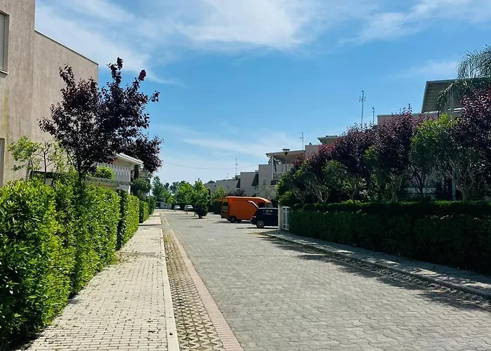 Debora, Lura 3 Gjiri I Lalezit